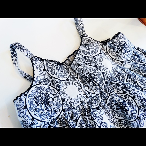 Flowy Tank Top 🖤 - Picture 2 of 3